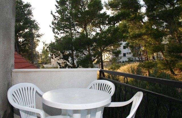 One bedroom apartment with balcony Bol, Brač (A-2884-a)