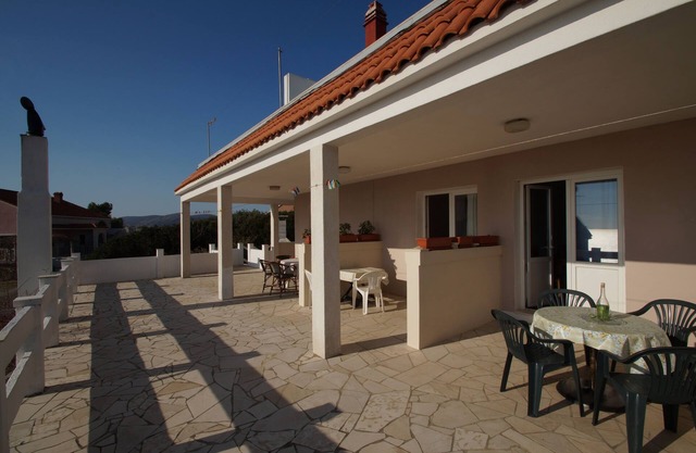 One bedroom apartment with terrace and sea view Zavalatica, Korčula (A-247-c)