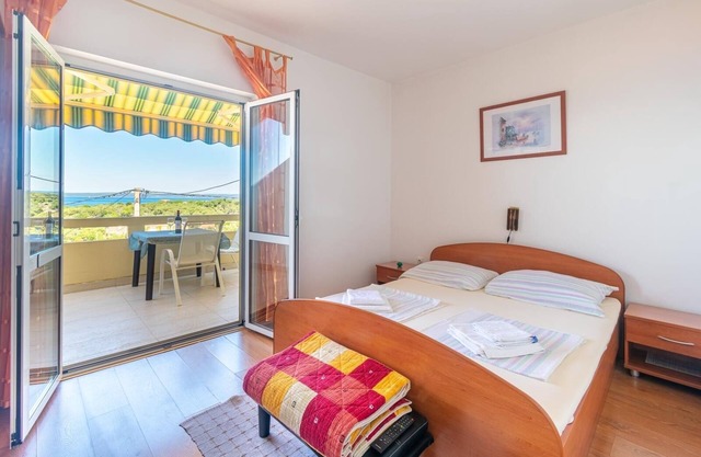 One bedroom apartment with terrace and sea view Lun, Pag (A-19358-d)