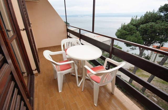 One bedroom apartment with balcony and sea view Nemira, Omiš (A-5884-c)