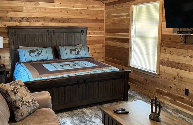 One Bedroom Cabin w/Sleeper Sofa Cabin 8