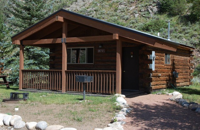 One Bedroom Cabin with Ample Parking and Space from Neighboring Cabins