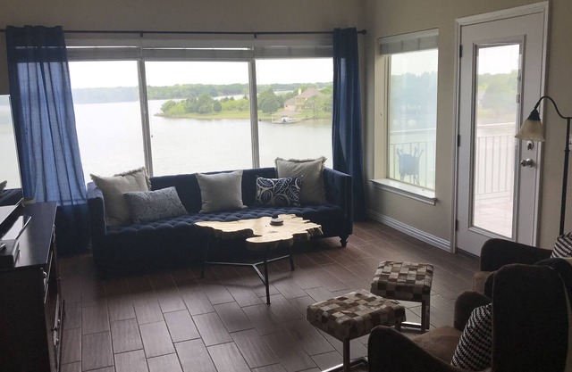 One Bedroom Corner Unit Condo Overlooking the Lake
