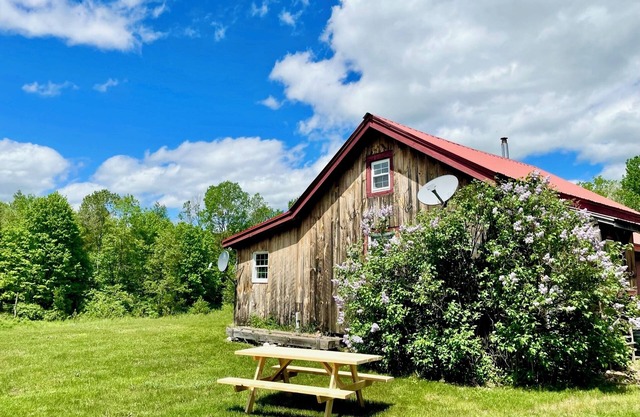 One Bedroom Guest Cabin, with Loft Space - on NEK Biking and VAST Trails