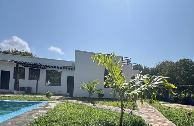 One-Bedroom Hideaway – A Cozy Retreat Within Walking Distance to Kilifi Beach