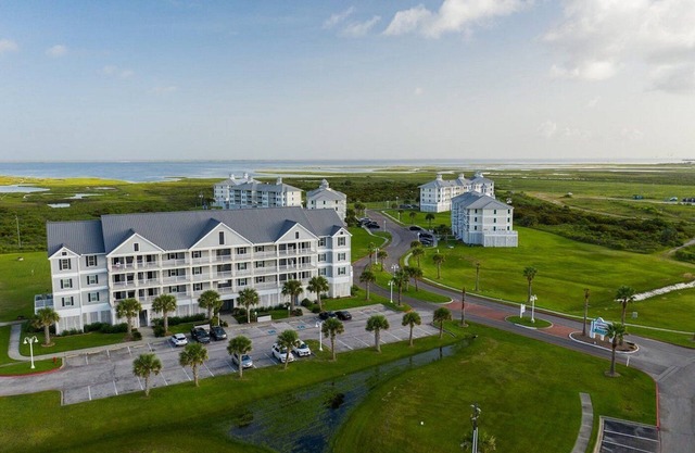 One bedroom Holiday Inn Club Vacations At Galveston for Halloween