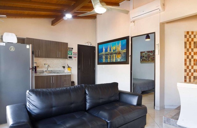 ONE Bedroom Hot TUB AC LLeras 2 bliocks