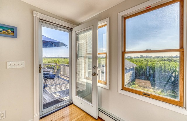 One bedroom house with the stunning views of the Narrow Bay