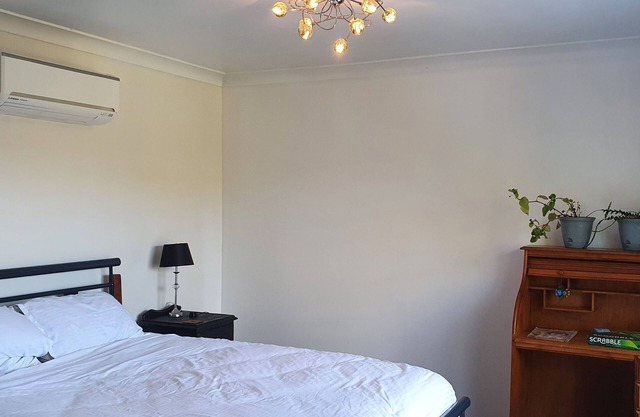 One bedroom house with detached bedroom/studio