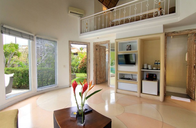 One Bedroom Lagoon Pool Access with Free Breakfast for 2