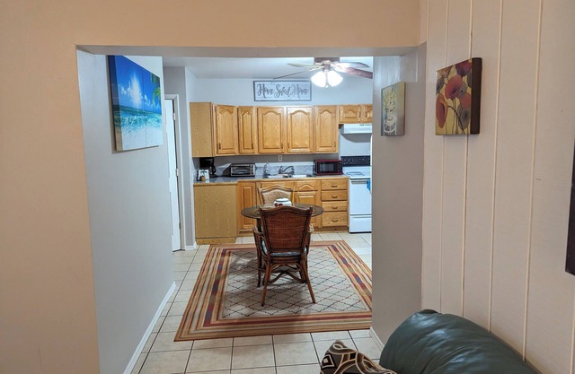 One bedroom one bath furnished unit!nWalking distance to tiki bars, and beaches.