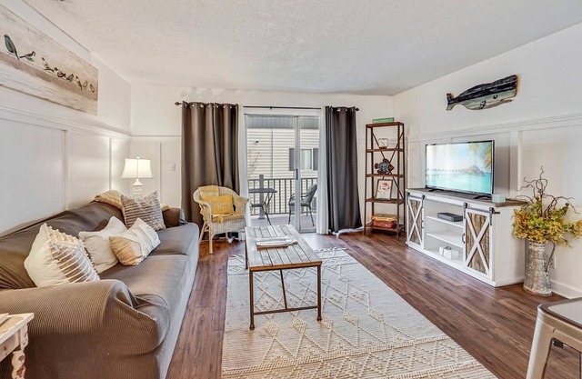 One-bedroom sleeps 4 with sleeper sofa, complex has 2 pools, tennis courts,.