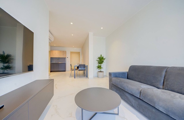 One Bedroom - Suite 5