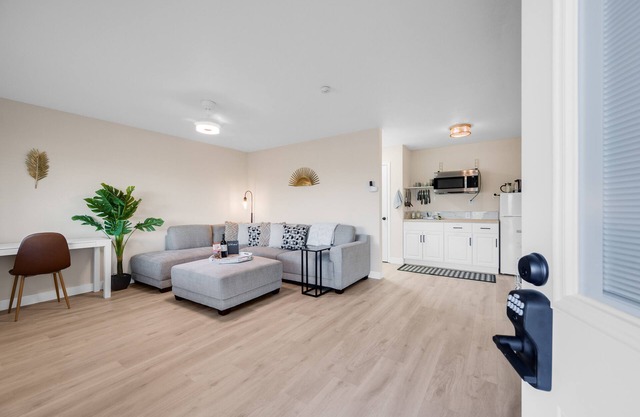 One Bedroom Townhouse with Vineyard Views!