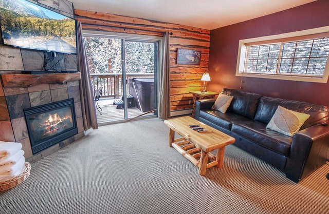 One Bedroom, Two Bath Condo with a Personal Hot Tub on Deck Overlooking River