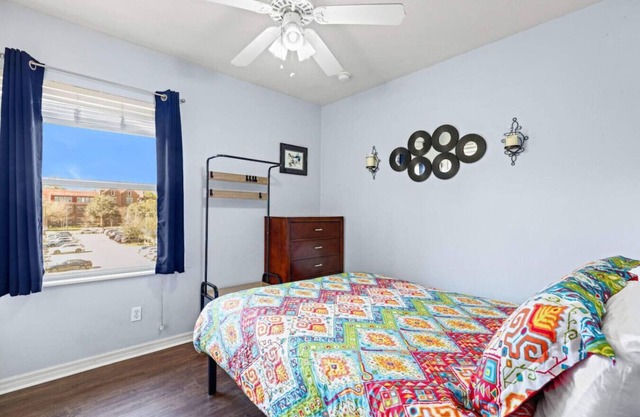 One Block to UF Campus! 1bed 1bath apartment