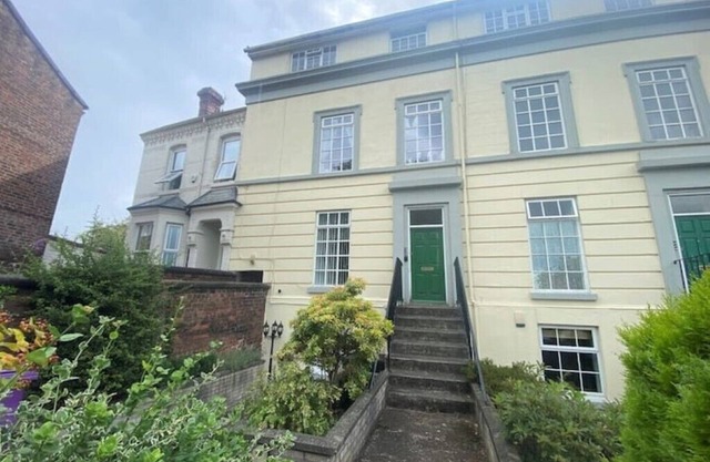 One double bedroom ground floor apt, with two sofa beds in lounge