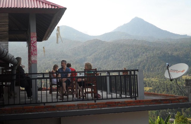One Homestay and Warung