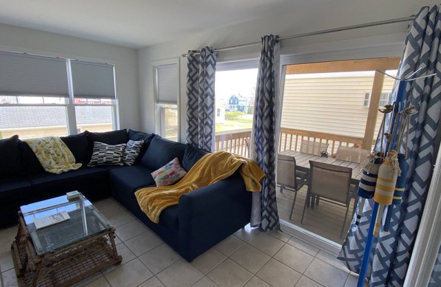 One mile to the beach! 2 br condo with deck, A/C, full kitchen, washer, dryer