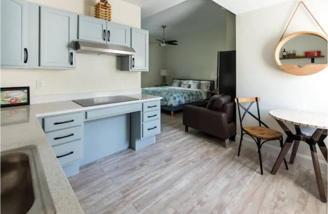 One Minute Walk to Dock Square! Best Location!