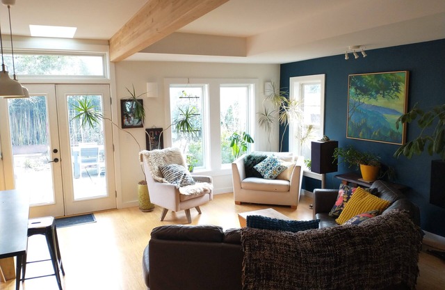 One of a Kind Garden Oasis + Detached Studio Apt