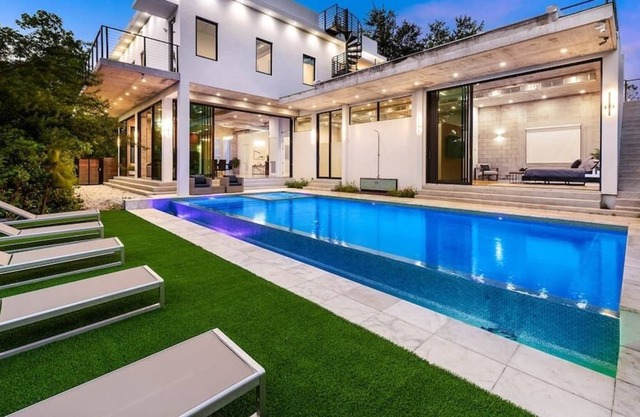 One of a kind Luxury Villa with Pool and jacuzzi !