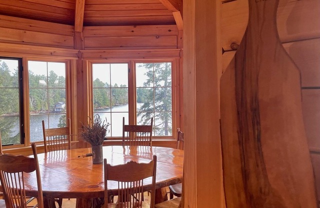 One of a Kind Timber Framed Waterfront Escape w/Hot Tub!