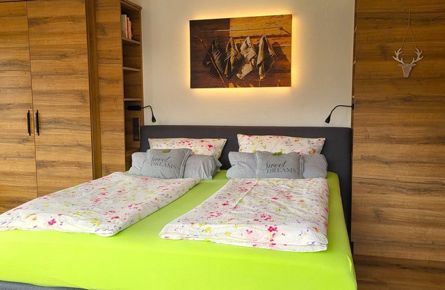 One-room apartment (2) with Unterberg view 40sqm, shower/WC, dining area, kitchenette, box-spring bed, balcony