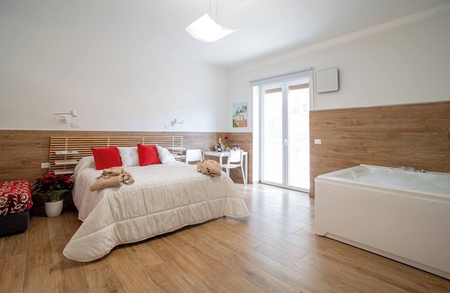 one-room apartment with HYDRO/CHROME BATHTUB 140 x 180.cm.in suite.
