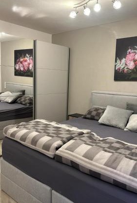 One Room apartment with kitchen, and private bathroom near to S8 Train line