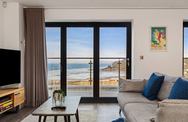 ONE SAND BANKS, family friendly, with a garden in Broad Haven