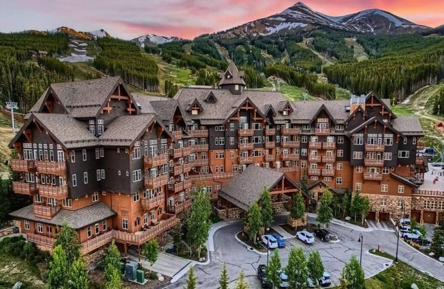 One Ski Hill Place - Ski In/Out. Breck's Top Luxury Resort! Peak 8