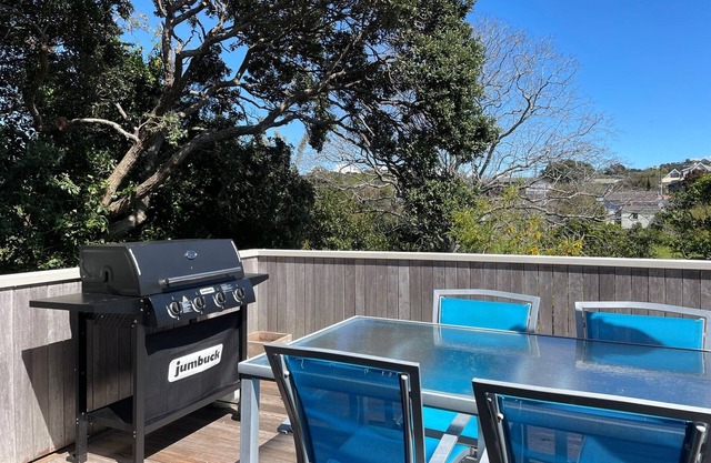 Oneroa Village Beach House - Stay Waiheke