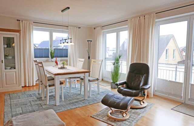 Only 150 m from the Schlei, you will find our cozy and modern vacation apartment "Schleikoje" with high-quality furnishings and a lovely interior with maritime details, as well as a balcony with a side view of the Schlei