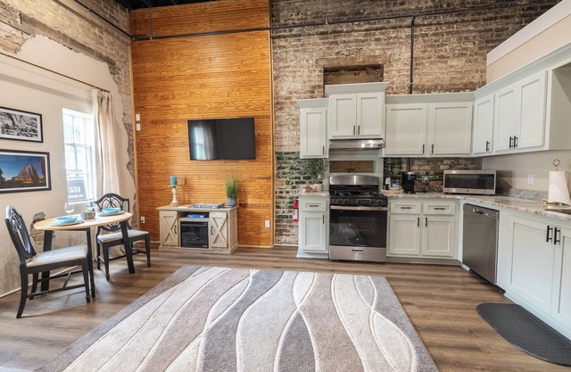Only Groundfloor access Airbnb Downtown Laurel - G
