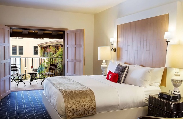 Only Minutes to Thomas Barrett Park! Family-friendly Unit! w/Parking & Pool!