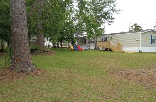Only10 minute walk to the Inland side of Sound, 3 mile Emerald Isle Beach,Pets