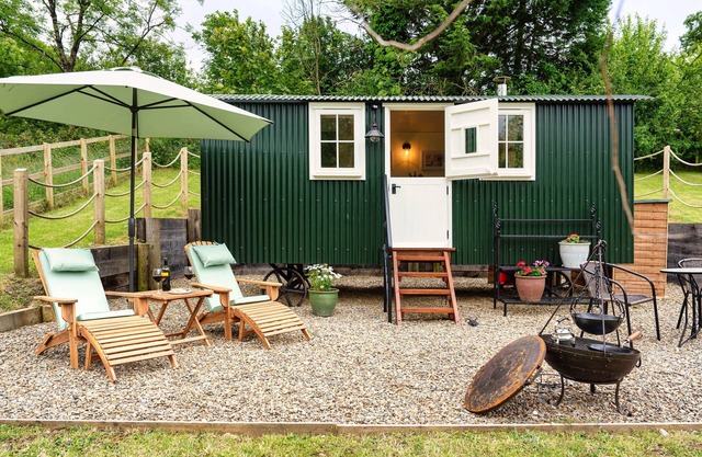 ONNEN, pet friendly, with open fire in Aberaeron