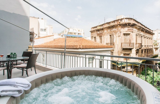 Open Air HotTub/BIG Balcony/Athens Boutique Apartment