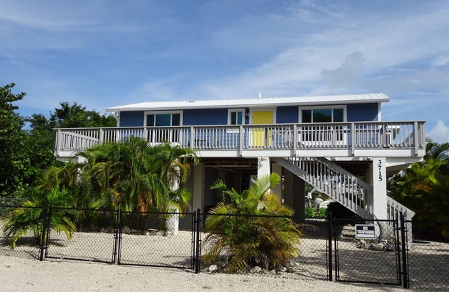 OPEN FOR 2025 LOBSTER SEASON! Nice 2-bedroom Canal Home in serene Big Pine Key!