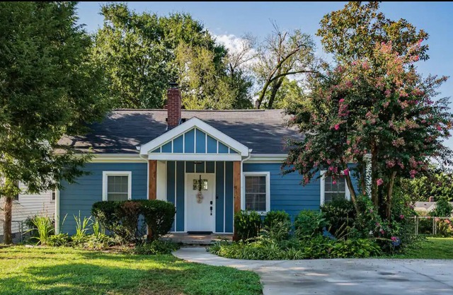 Open Hearth Cottage- 3 miles to Downtown + Furman│Pet Friendly │Free Wifi