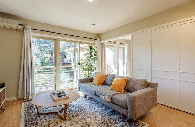 Open Palo Alto 1BR w/Parking, nr Shops & Tech Companies, by Blueground