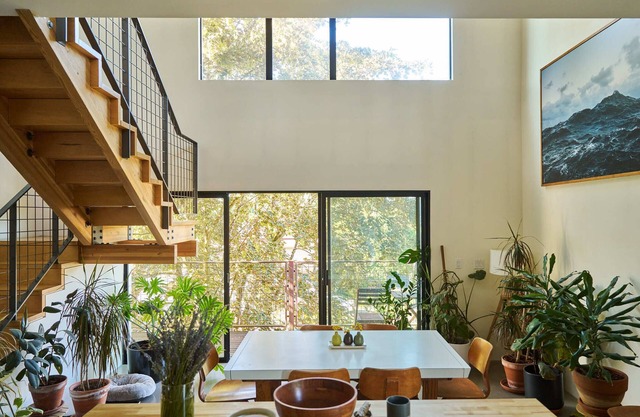 Open plan 2 story corner loft on Division Street. 2 balconies, nbeautiful views!