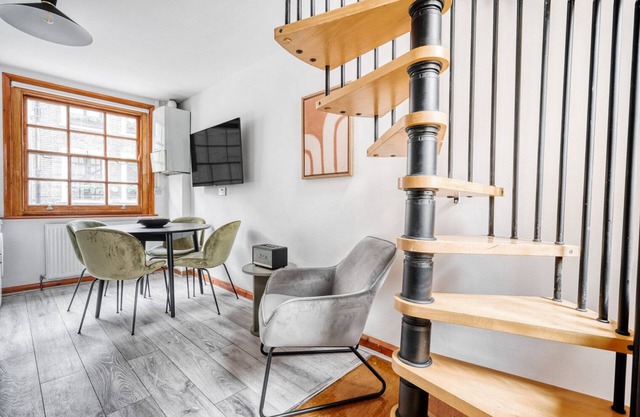 Open plan Shoreditch 2BR Duplex, by Blueground