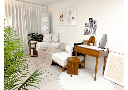 Open special price, a beautiful accommodation, Seoul, Station in front of Hankuk University of Foreign Studies, hotel bedding, queen3, Bathroom1, remodeling, Cozy, Yellow moon Stay