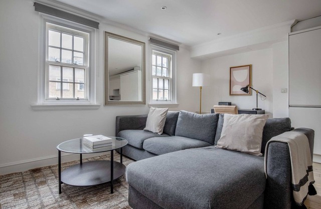 Open Waterloo 2BR, nr London Eye, Museums & Station, by Blueground