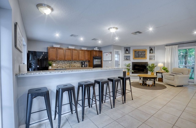 Opuluxe Modern Palm Oasis