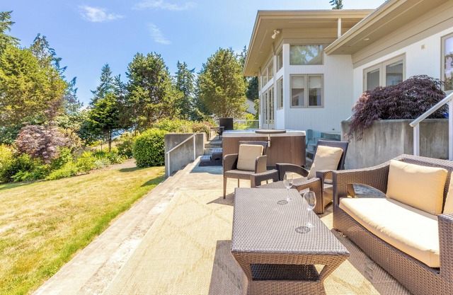 Orca Ridge on Resort Road - Private Beach Access