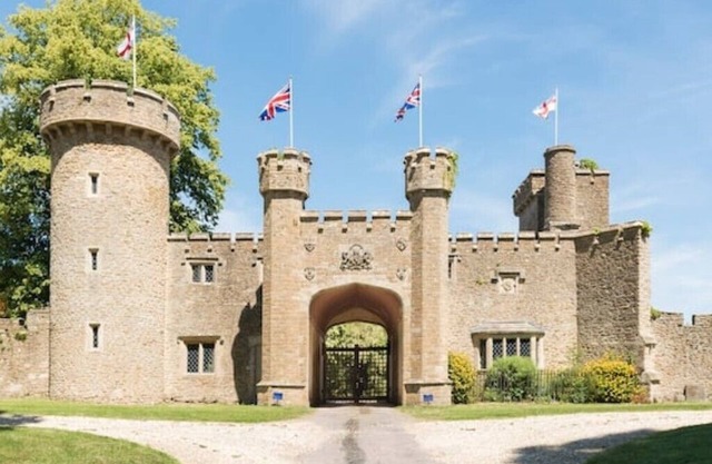 Orchardleigh Castle East, Orchardleigh Estaten
