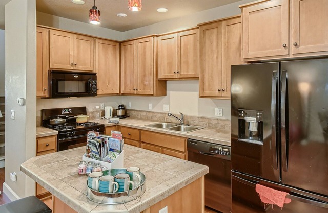 Oregon Jade Lodging Monthly rental family & pet friendly 3 BR-